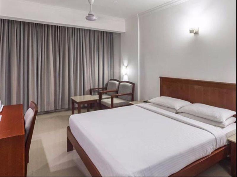 Pooram International Hotel Thrissur Exterior foto