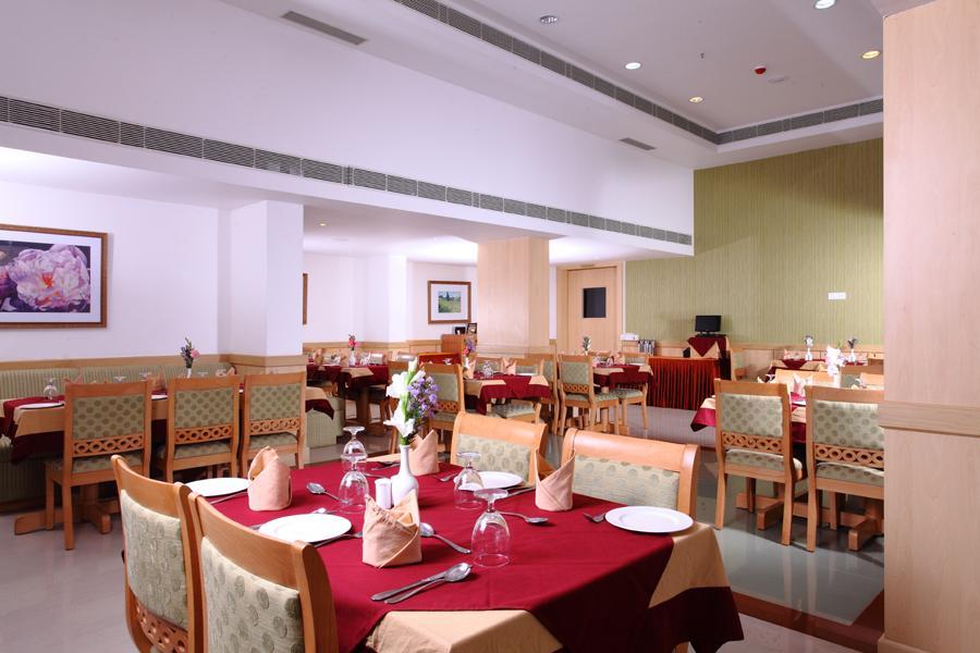 Pooram International Hotel Thrissur Exterior foto