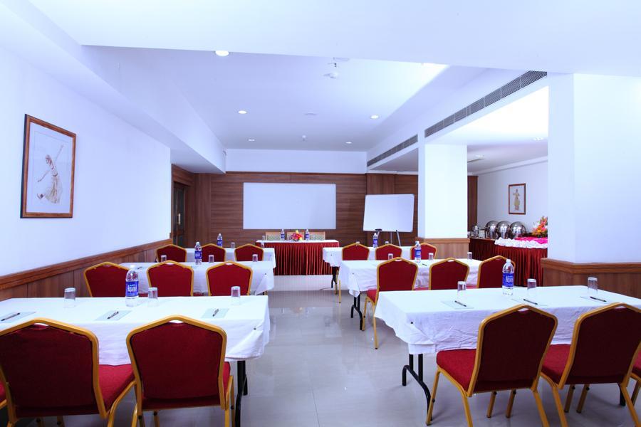 Pooram International Hotel Thrissur Exterior foto