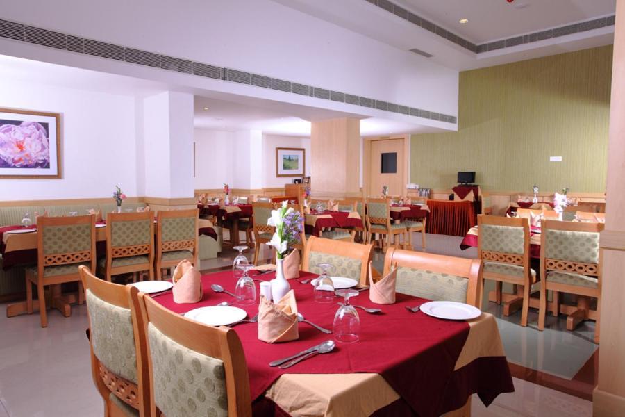 Pooram International Hotel Thrissur Exterior foto