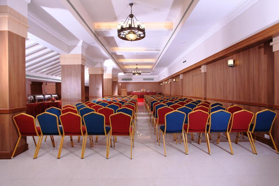 Pooram International Hotel Thrissur Exterior foto