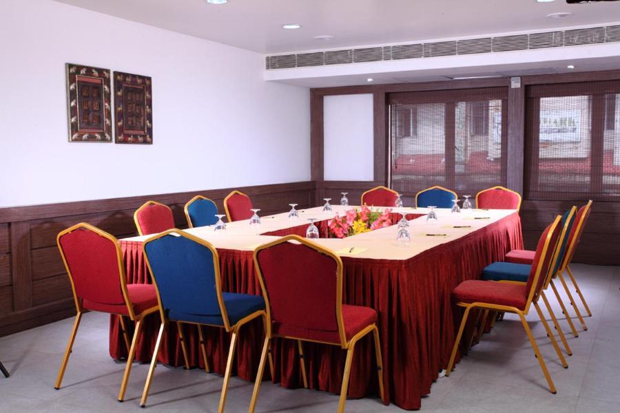Pooram International Hotel Thrissur Exterior foto