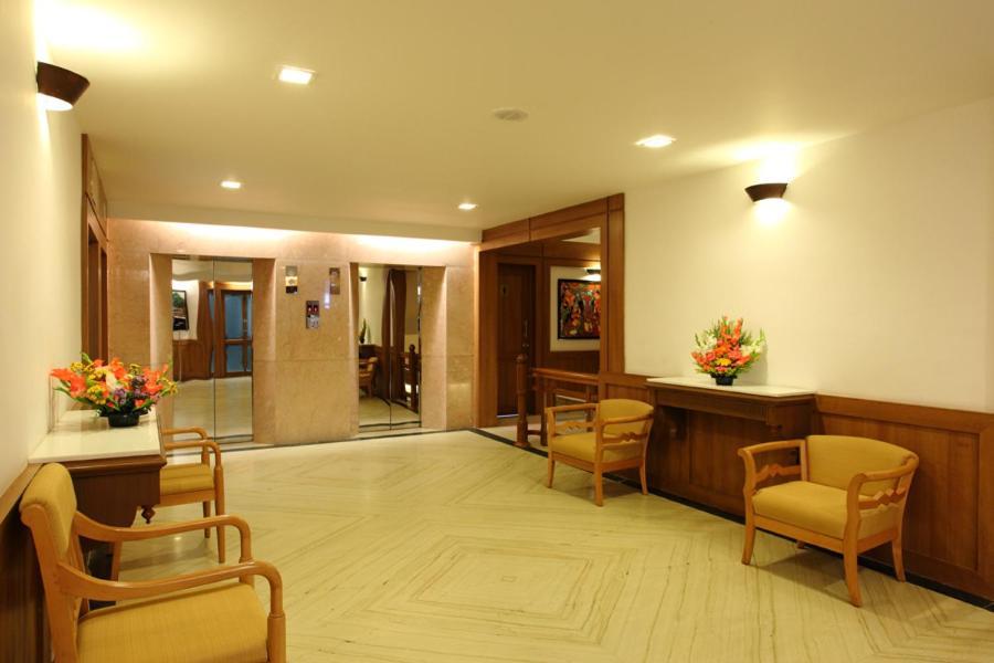 Pooram International Hotel Thrissur Exterior foto